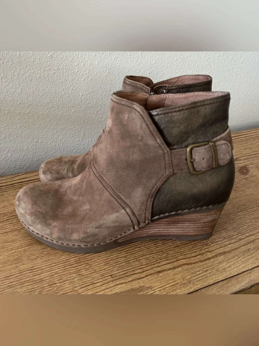 Dansko 41 Women’s brown leather/metallic side buckle ankle boots heeled 10.5/11